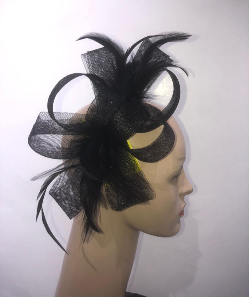 "Elegant Crin & feather fascinator"