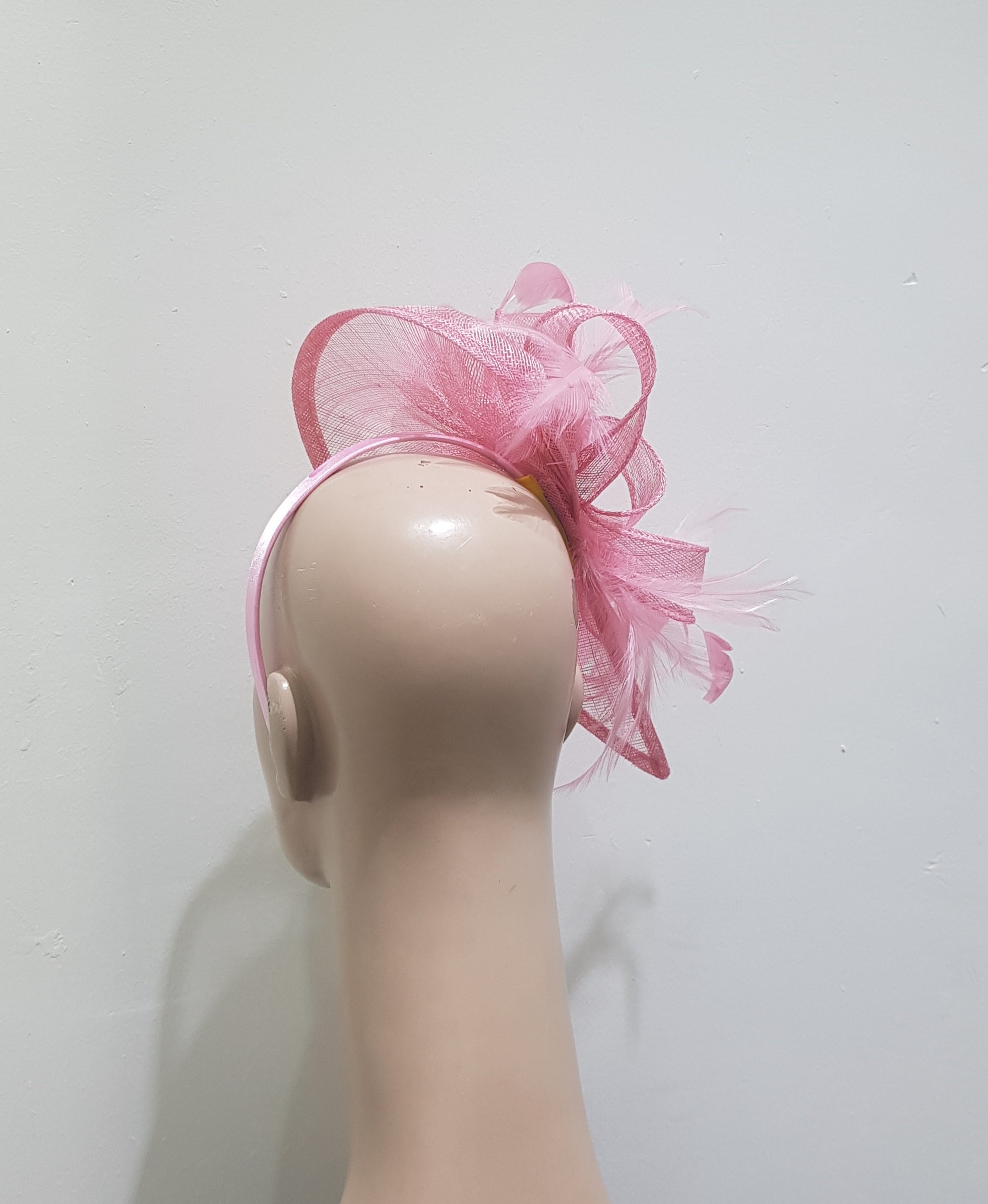 "Chic Allure Sinamay Feathered Fascinator"