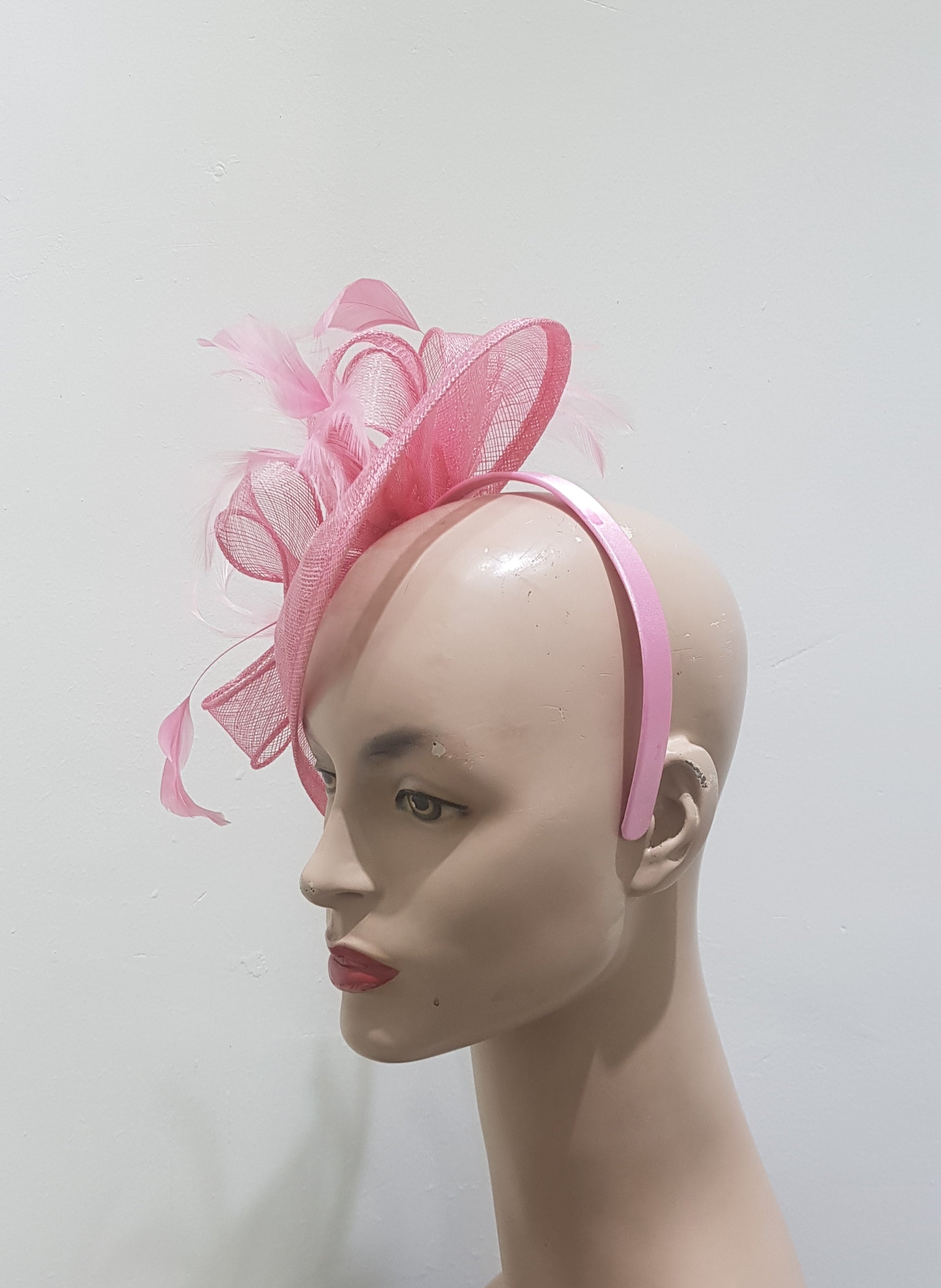 "Chic Allure Sinamay Feathered Fascinator"