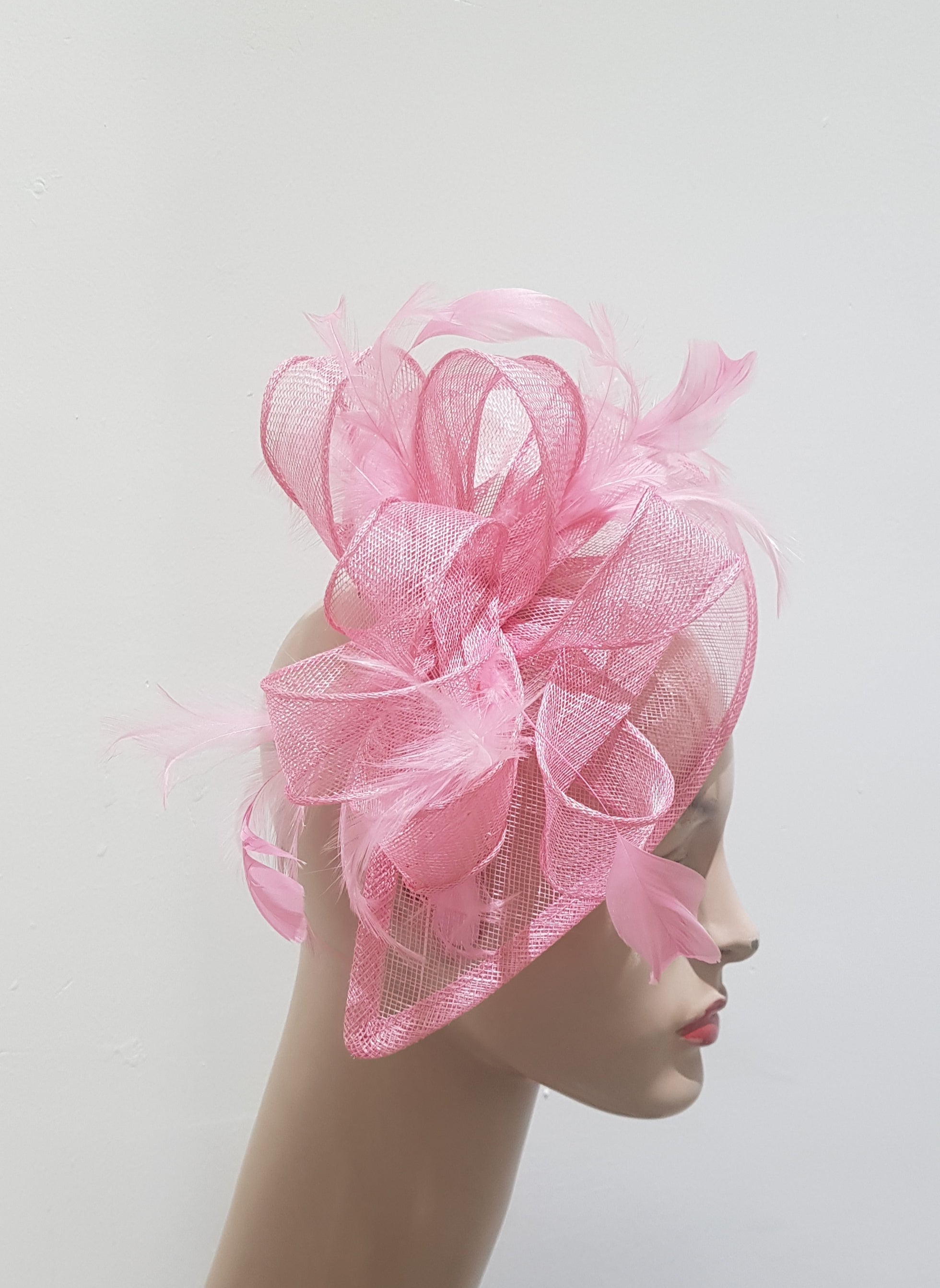 "Chic Allure Sinamay Feathered Fascinator"