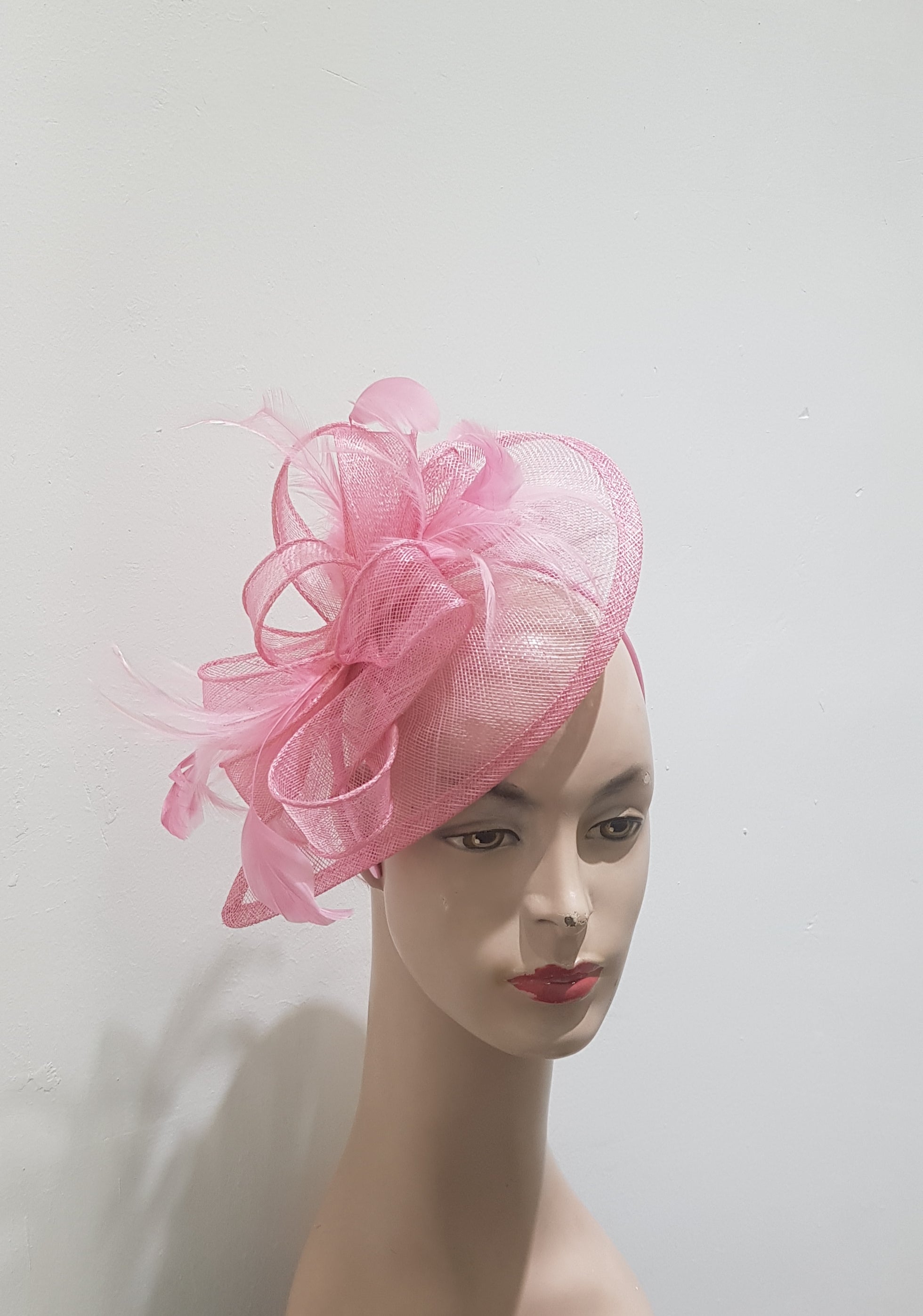 "Chic Allure Sinamay Feathered Fascinator"