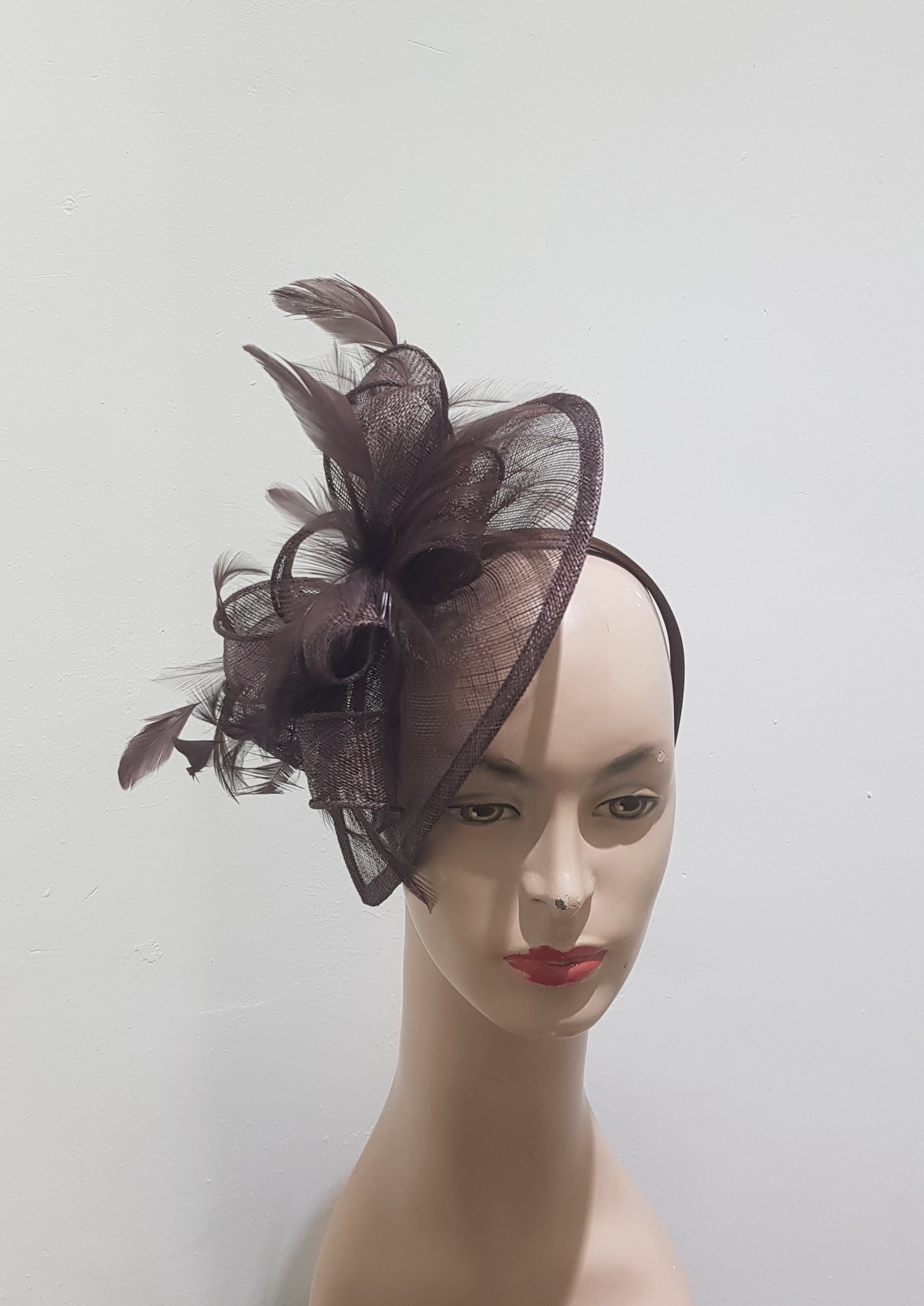 "Chic Allure Sinamay Feathered Fascinator"