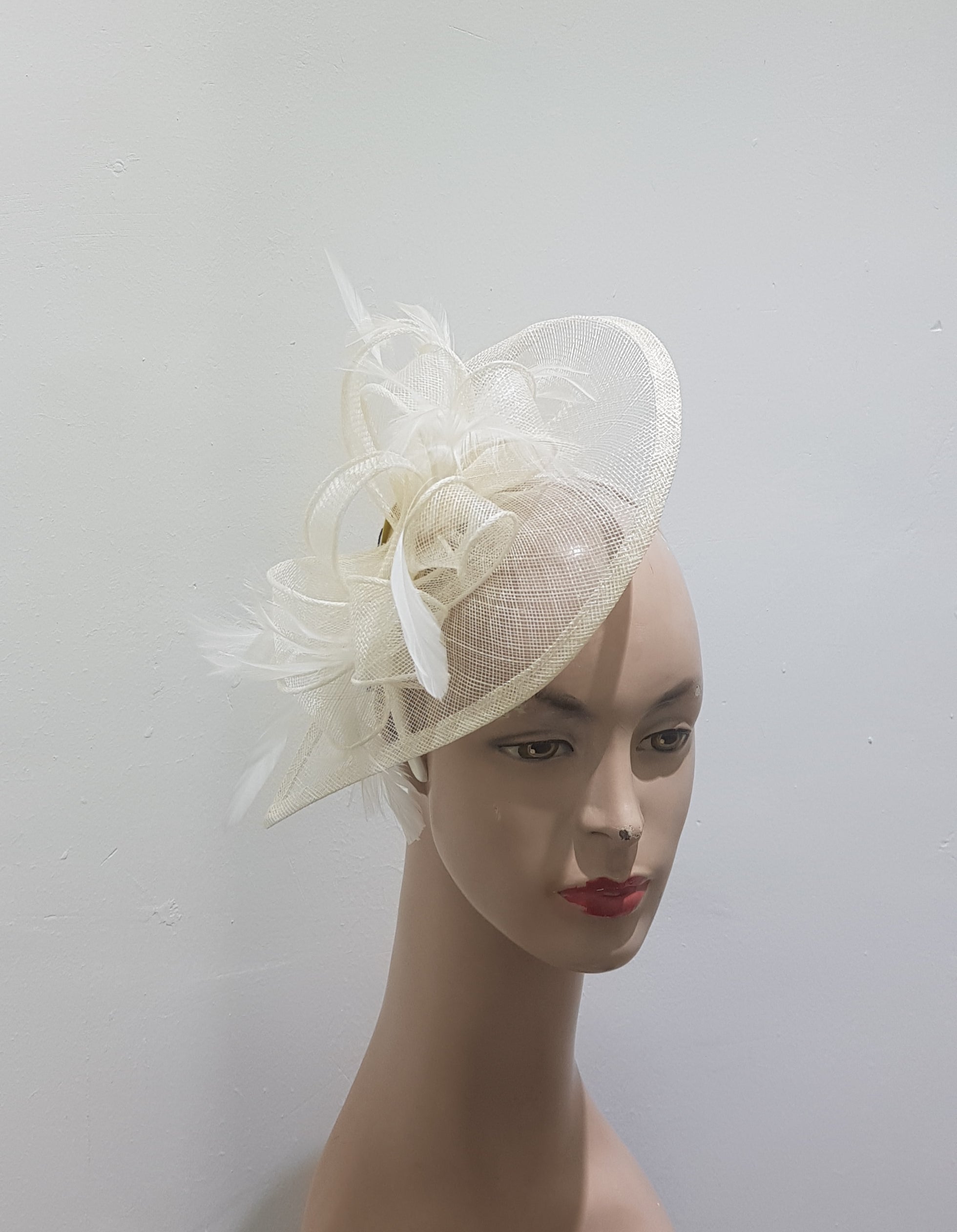 "Chic Allure Sinamay Feathered Fascinator"