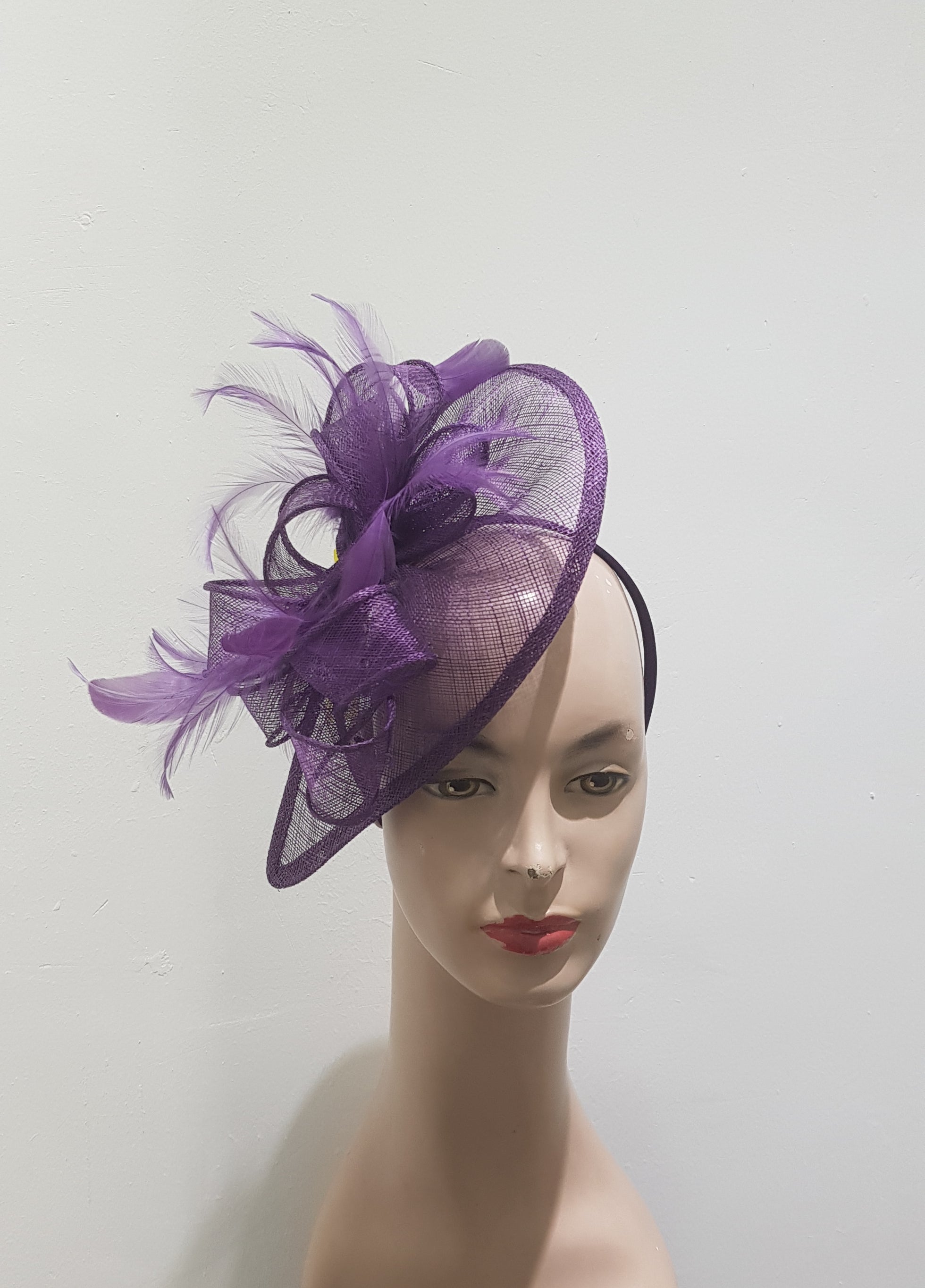 "Chic Allure Sinamay Feathered Fascinator"