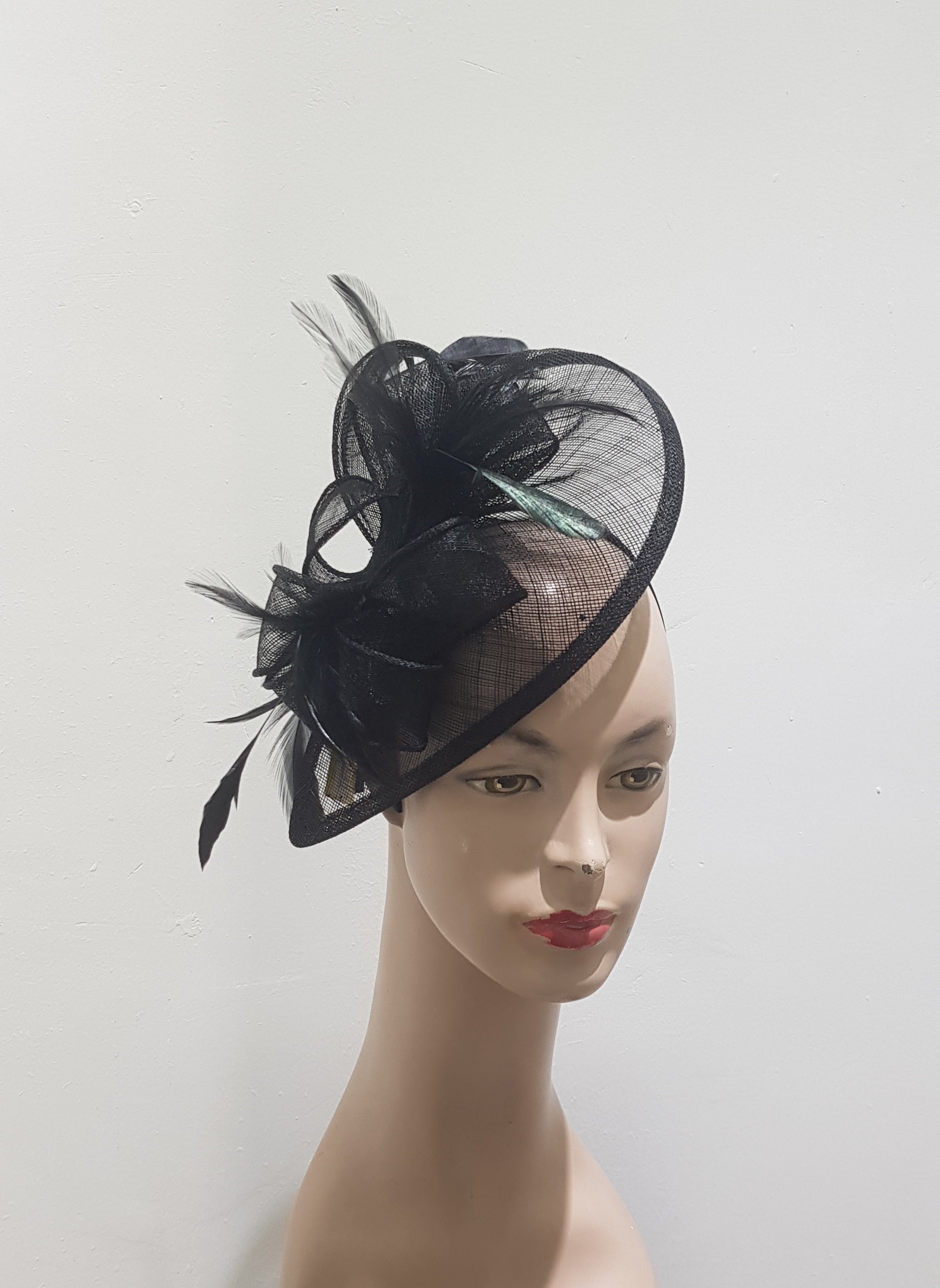 "Chic Allure Sinamay Feathered Fascinator"