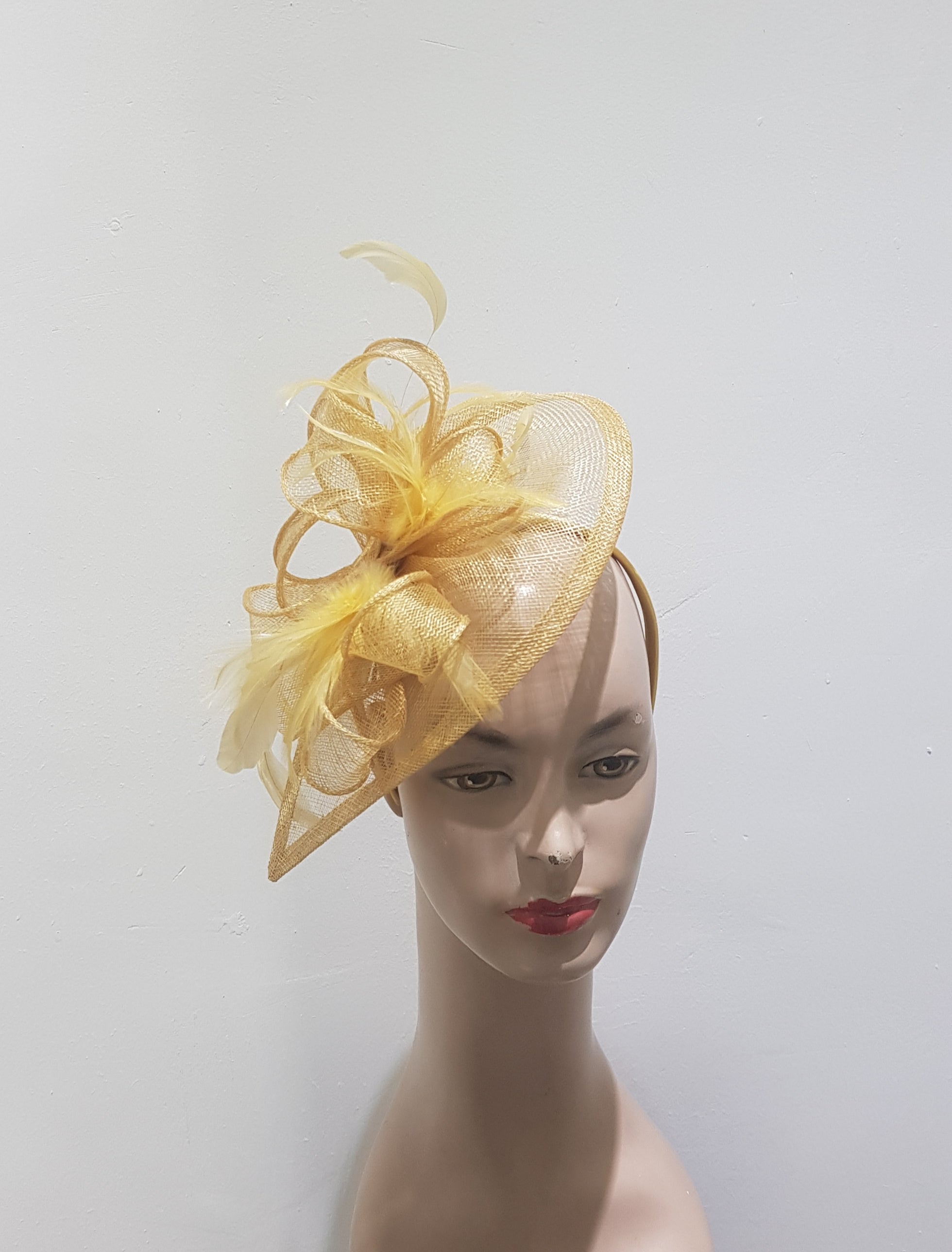 "Chic Allure Sinamay Feathered Fascinator"