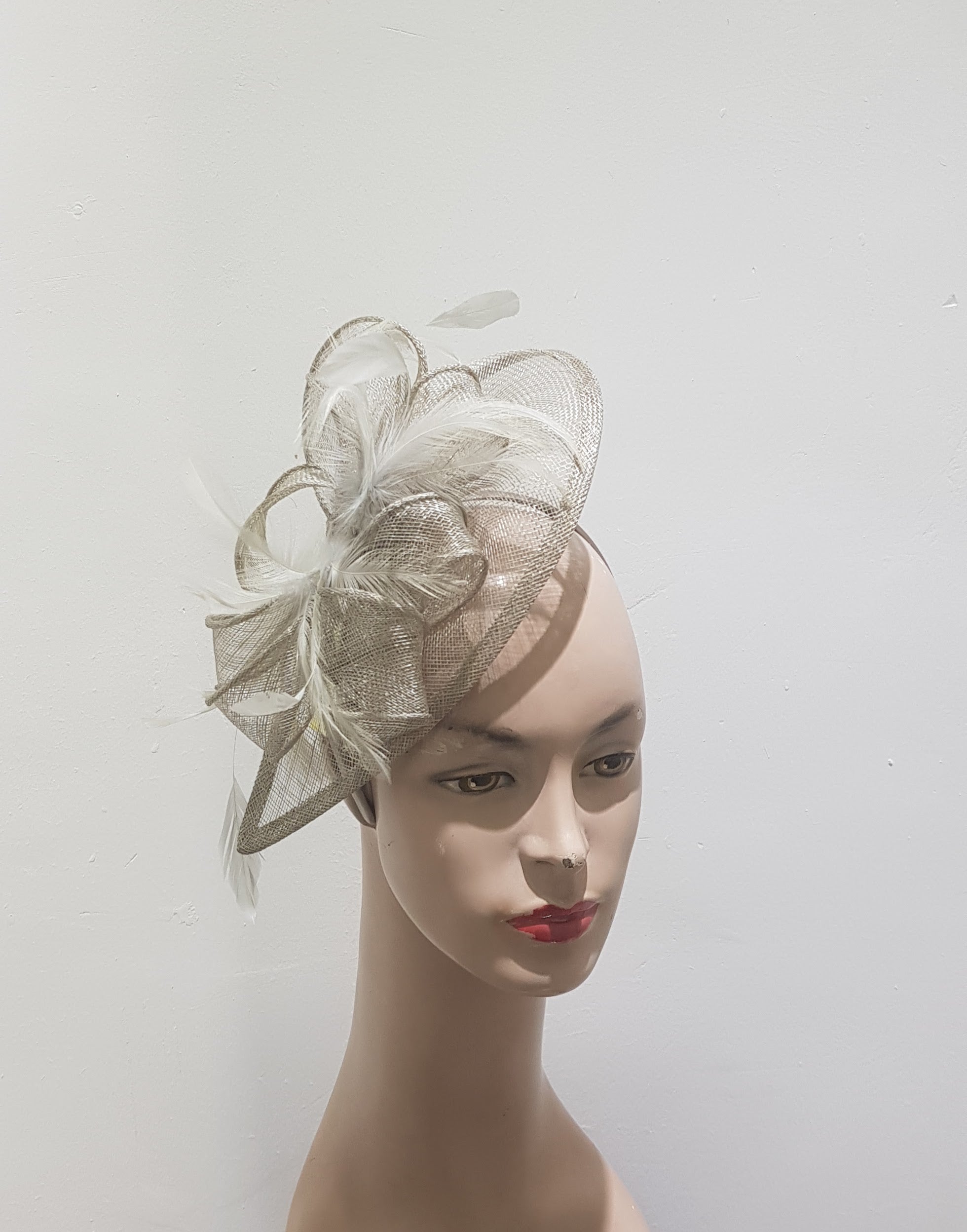 "Chic Allure Sinamay Feathered Fascinator"