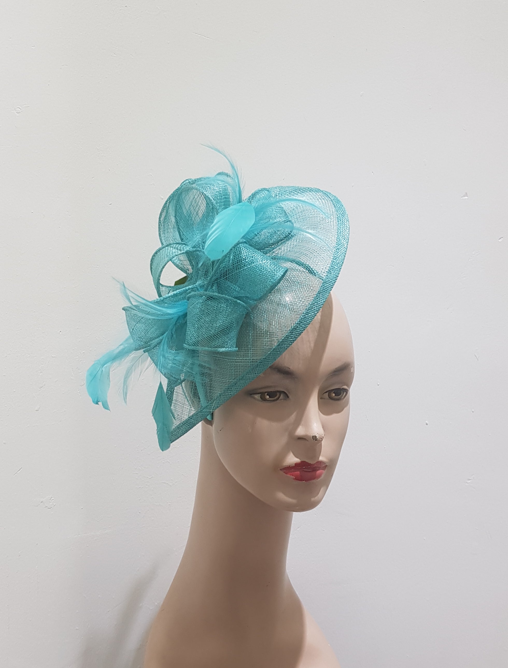 "Chic Allure Sinamay Feathered Fascinator"