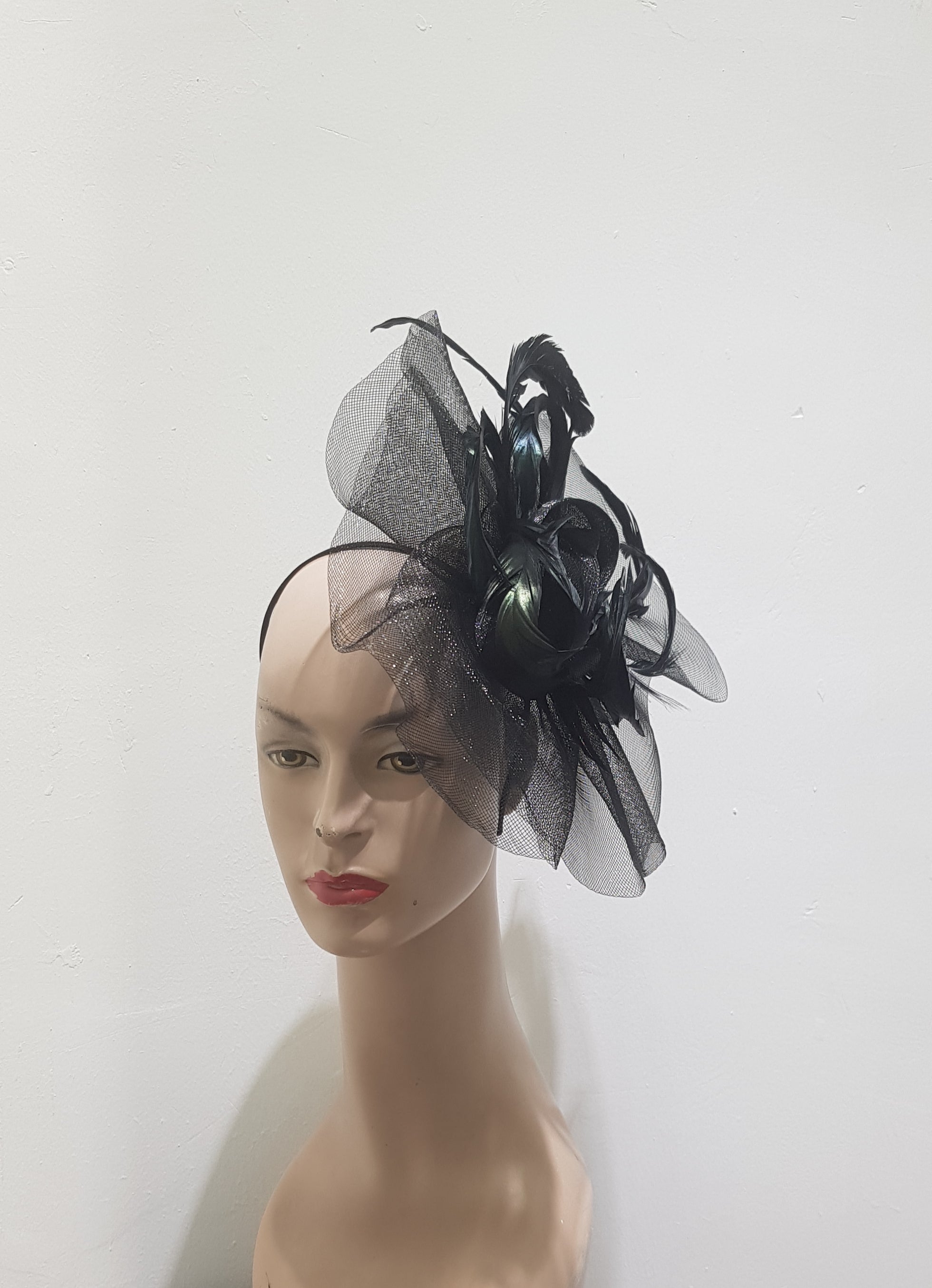 Crin & feather fascinator