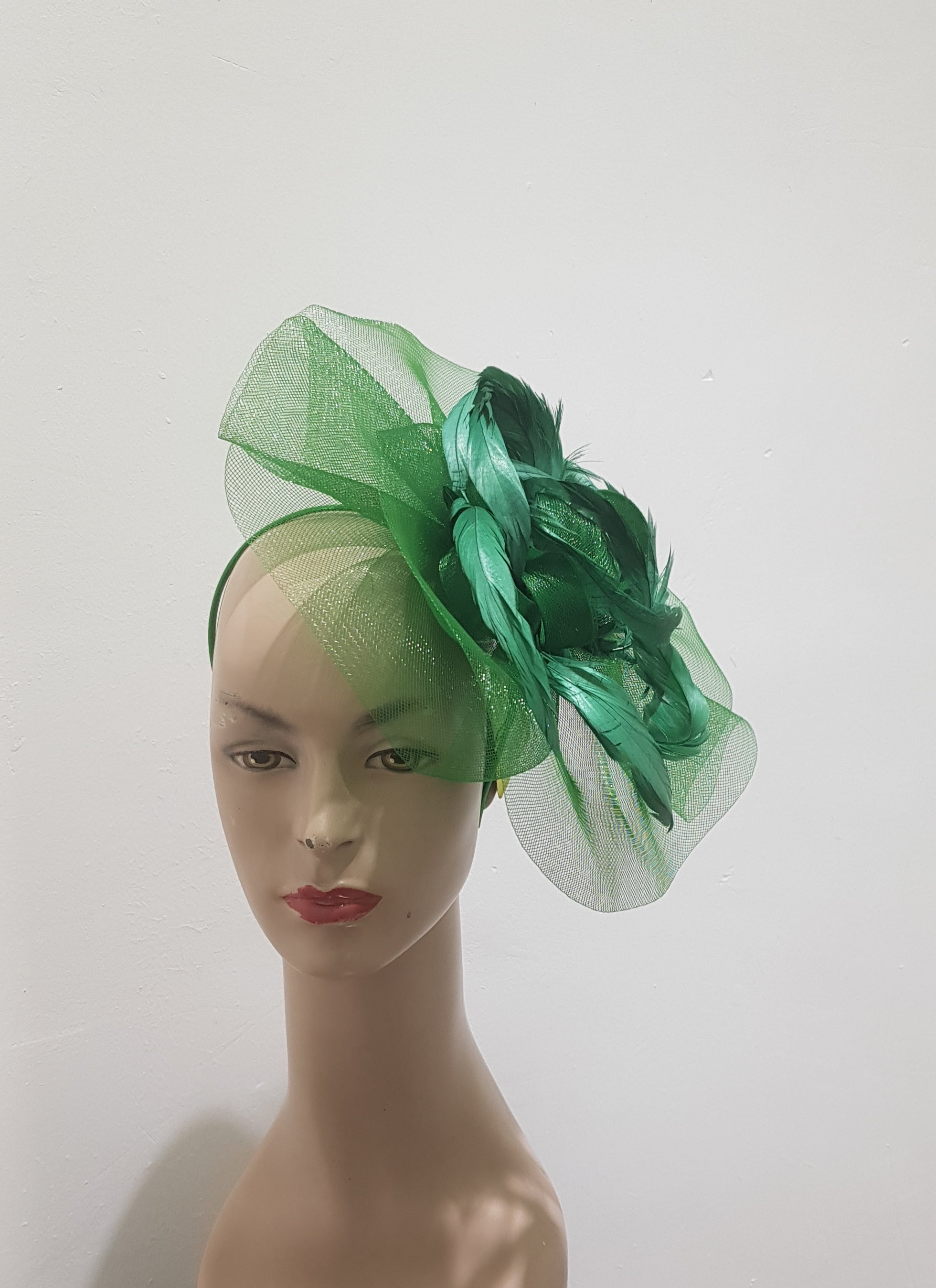 Crin & feather fascinator