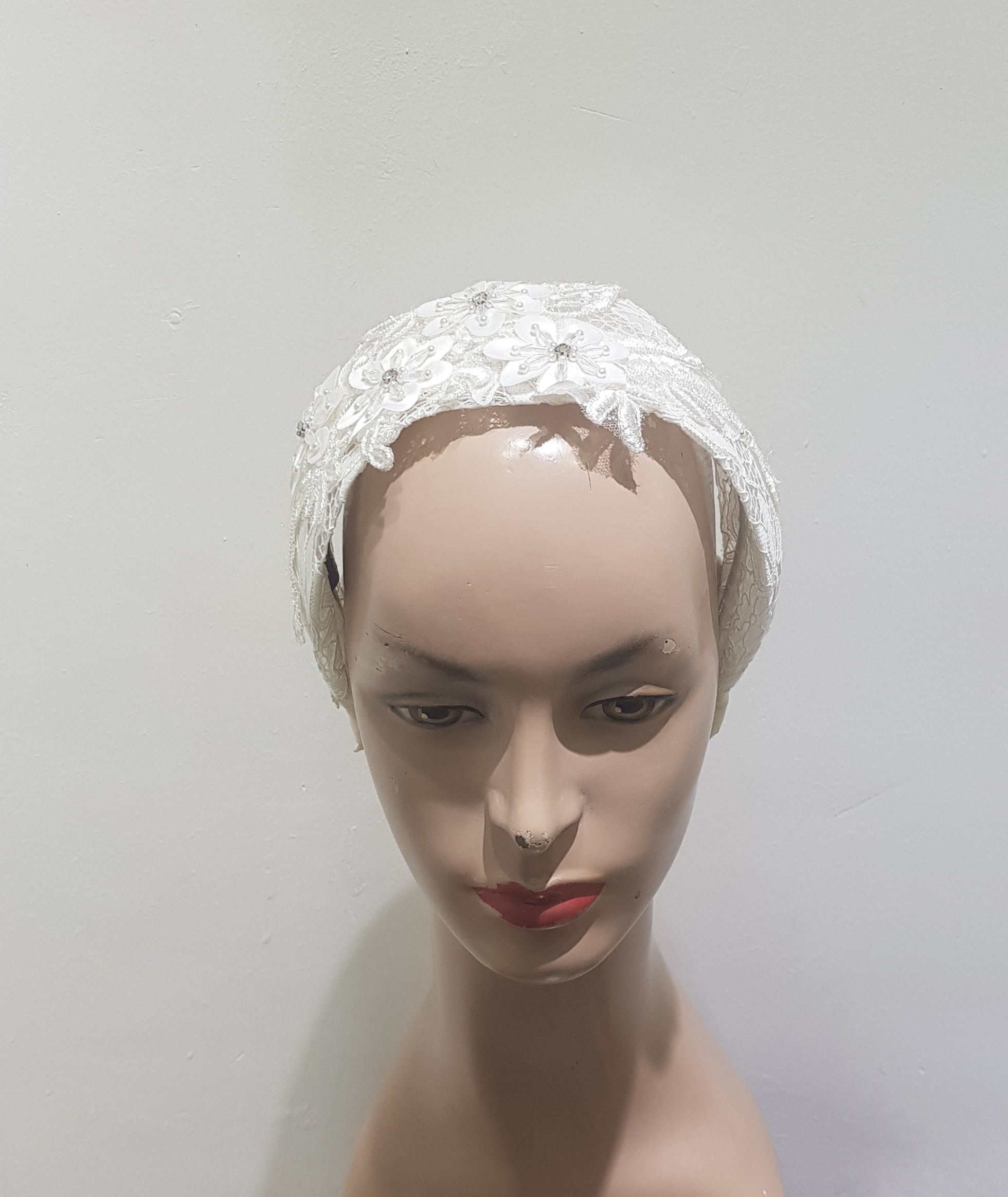 Classic Bridal Lace Headpiece