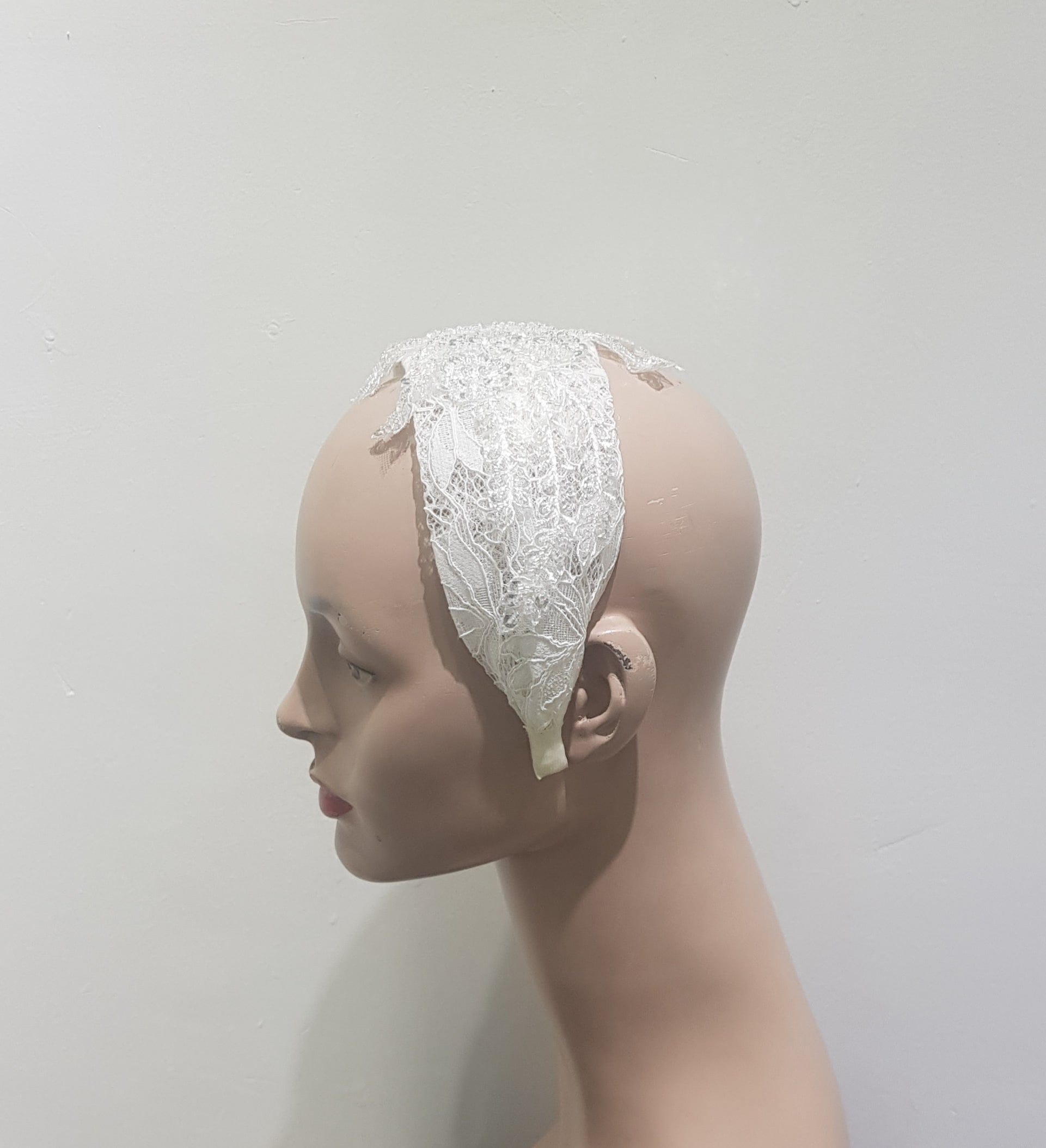 Elegant Floral Embroidered Lace Headpiece