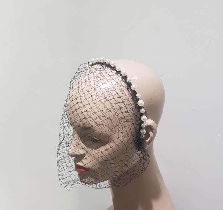 Elegant headband with Rhinestone veiling.