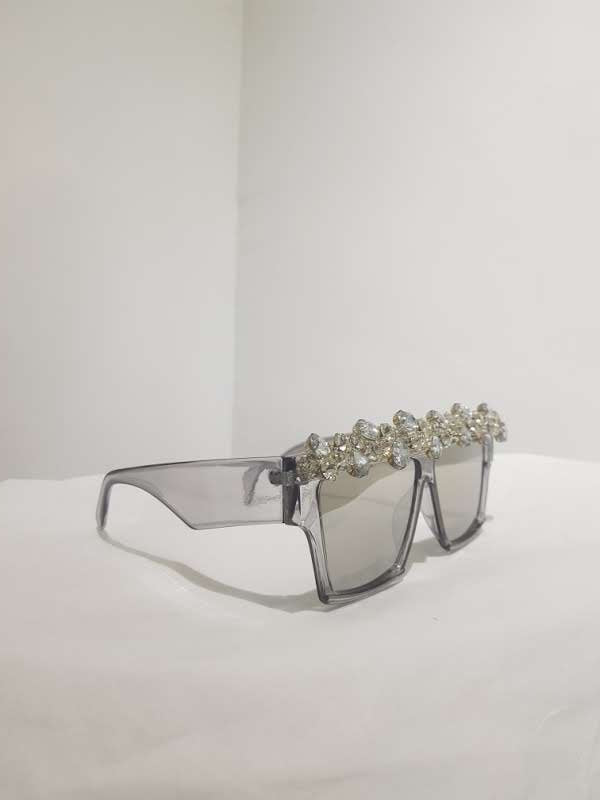 Luxurious square diamond-like sunglasses