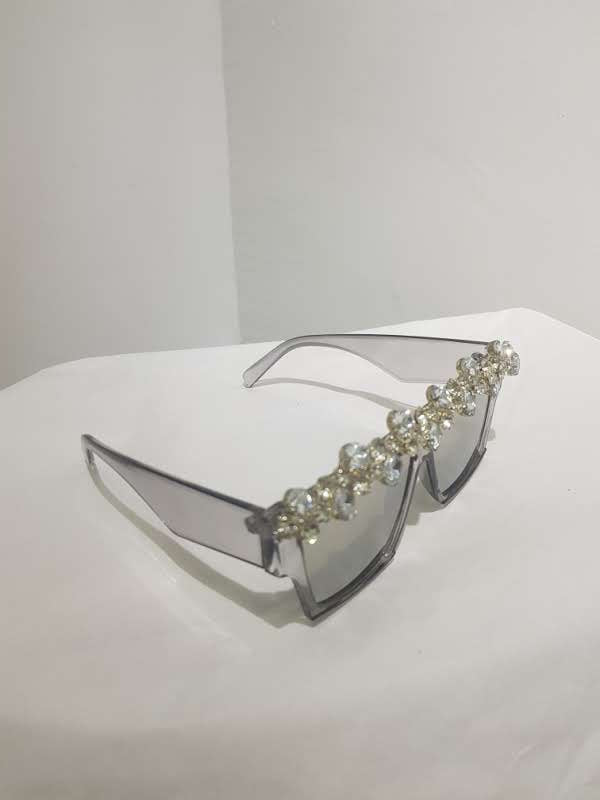 Luxurious square diamond-like sunglasses