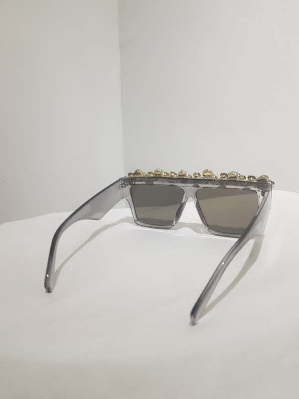 Luxurious square diamond-like sunglasses