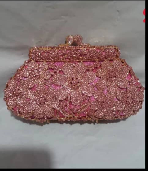 Elegant Diamond-like crystal clutch bag