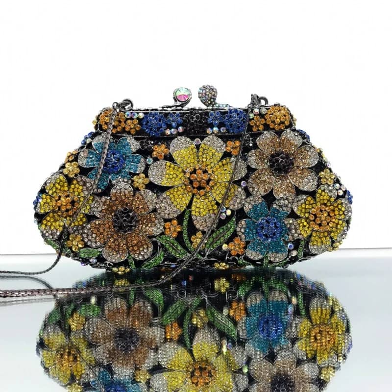 Elegant Diamond-like crystal clutch bag