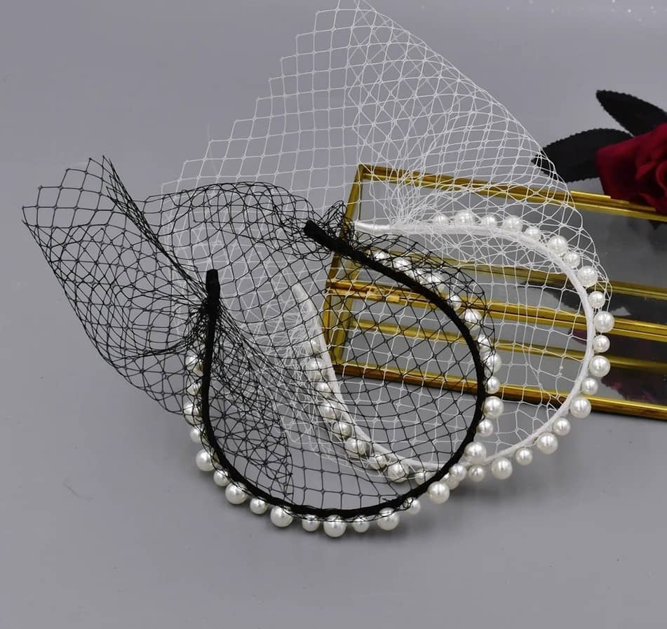 Elegant headband with Rhinestone veiling.