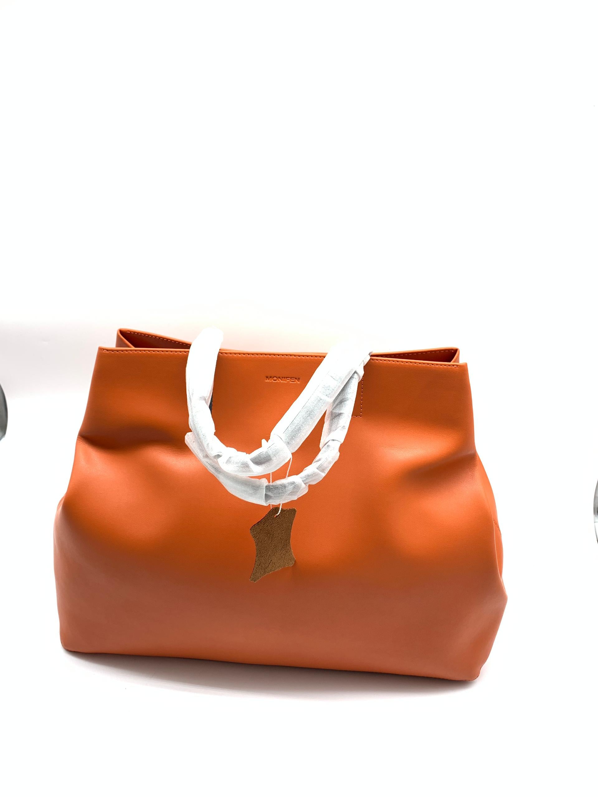 Elegance in Leather: Luxe Handbags for the Modern Sophisticate