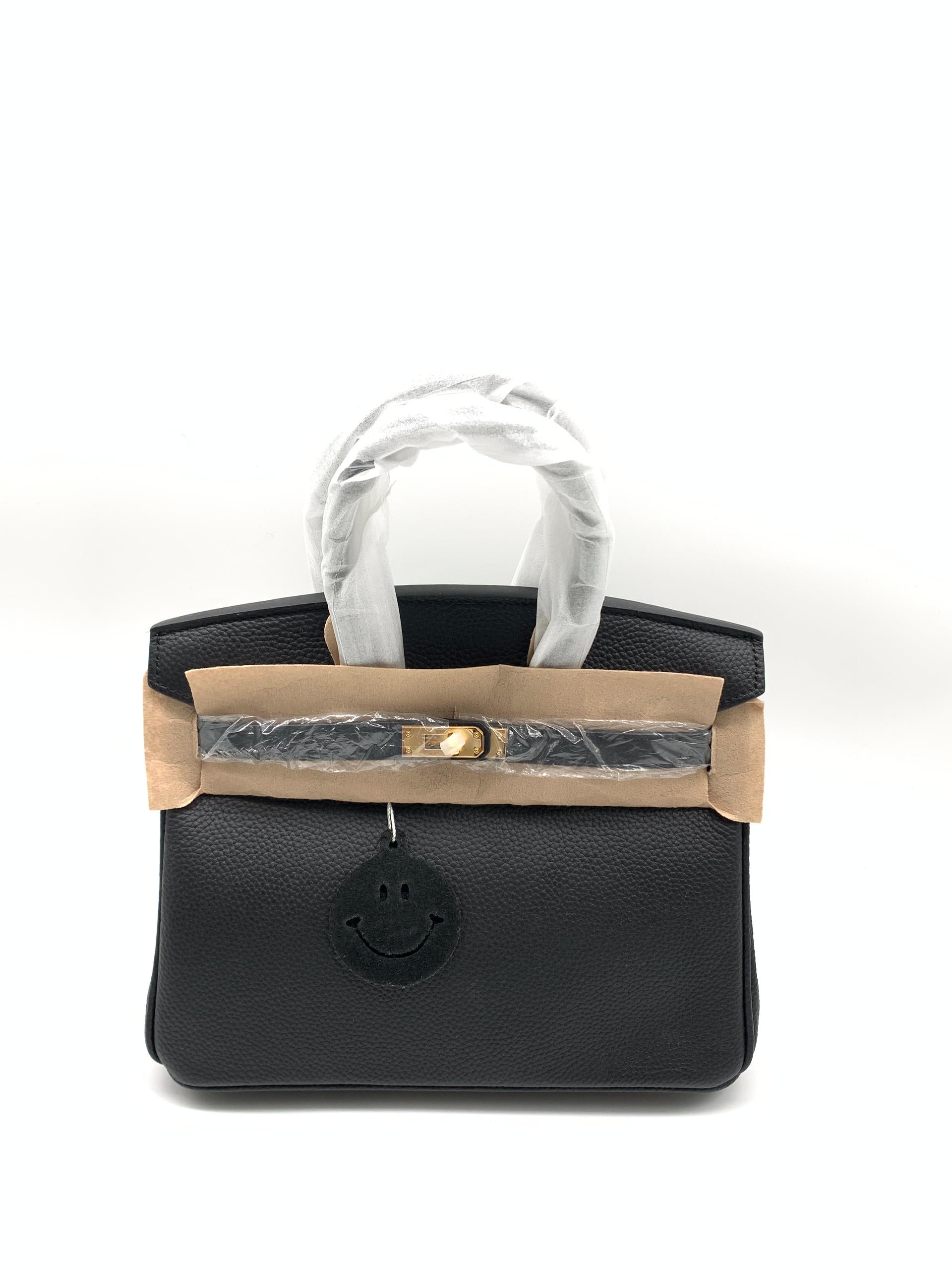 Elegance in Leather: Luxe Handbags for the Modern Sophisticate