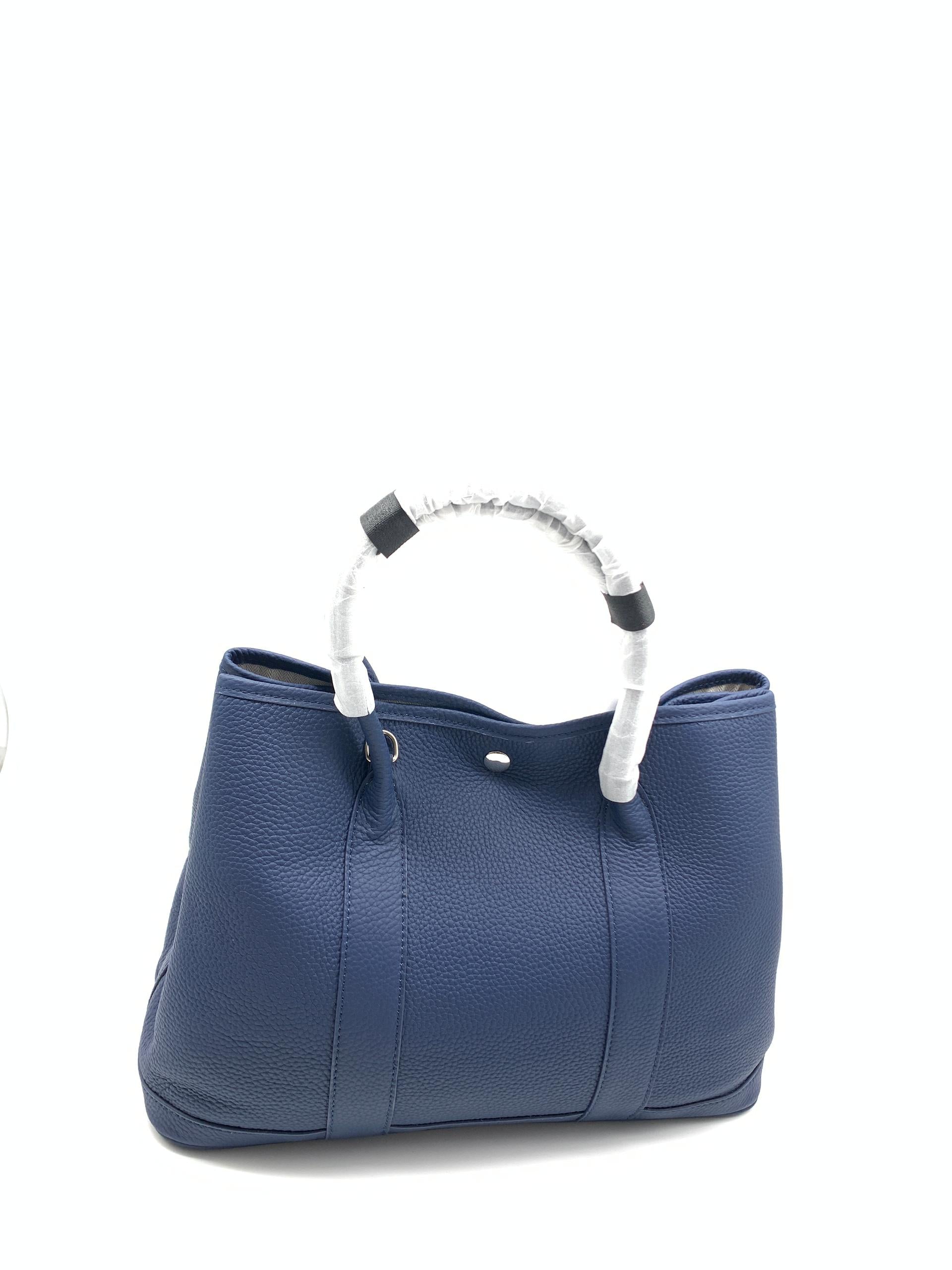 Elegance in Leather: Luxe Handbags for the Modern Sophisticate