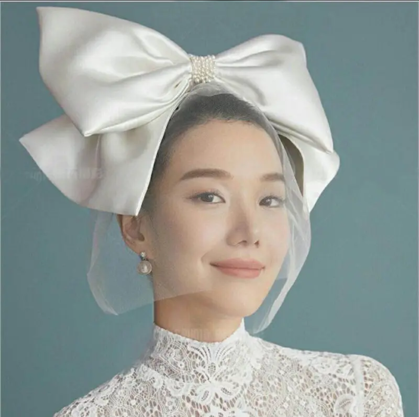 "Ivory Elegance: The Bow Veil Fascinator"